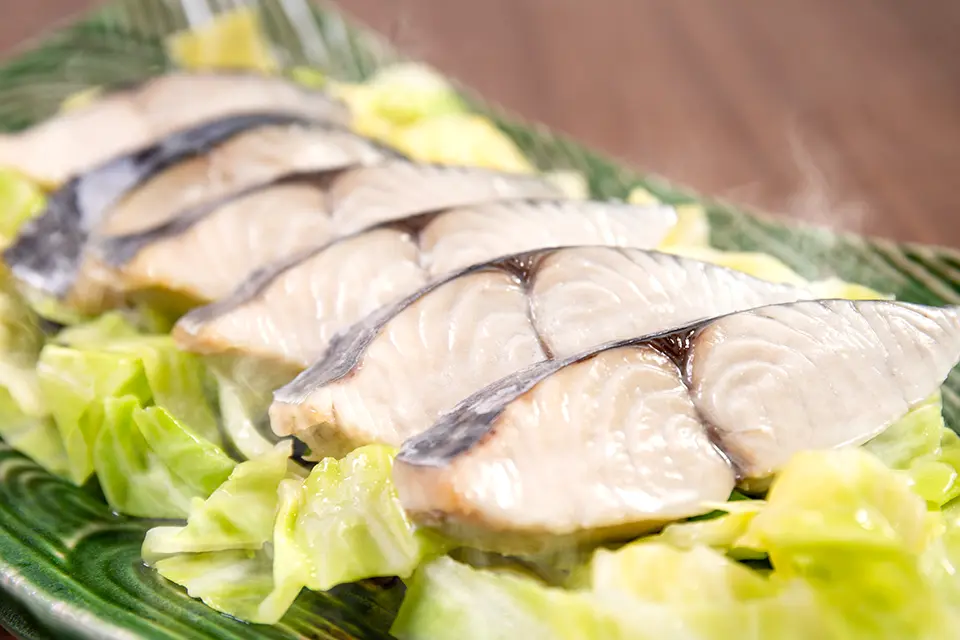 春キャベツと鰆の酒蒸し