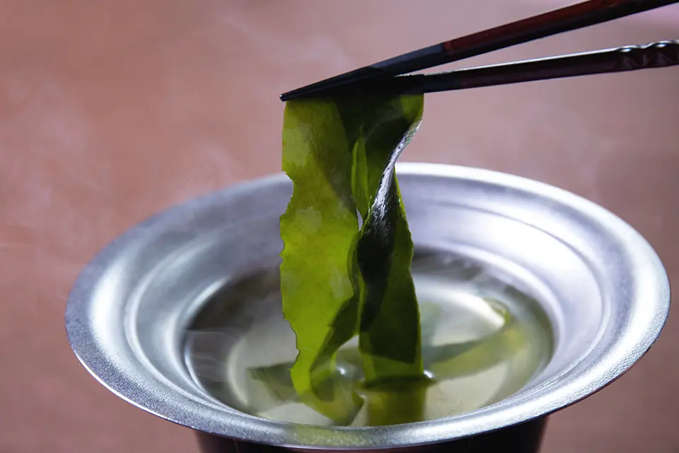 三陸産早採りわかめのしゃぶしゃぶ