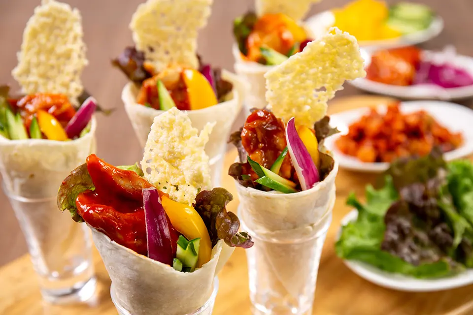 菜彩鶏のトルティーヤ　県産野菜とともに