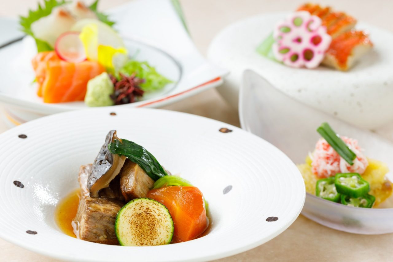 8月おすすめランチ「赤魚幽庵焼きと国産牛煮込み御膳」